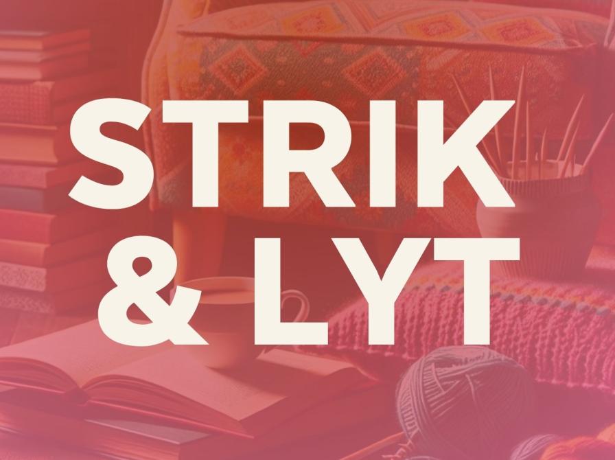 Lænestol, bog og strikketøj med overskrift