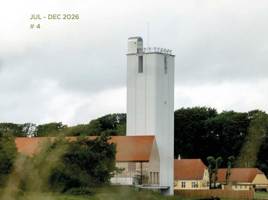 Forsiden på KulturRummets katalog for efteråret 2026 med et fotografi af Doverodde Købmandsgård