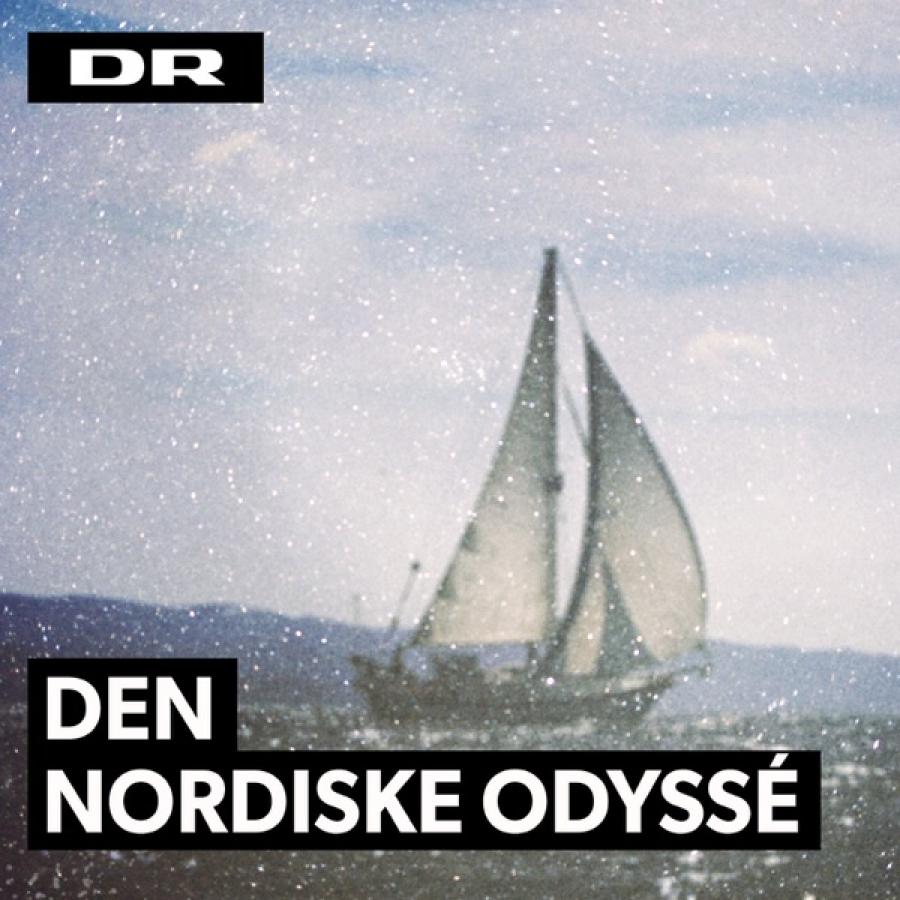 Logoet fra Den nordiske odyssé. En sejlbåd der ligger på havet, set igennem en regnvåd linse